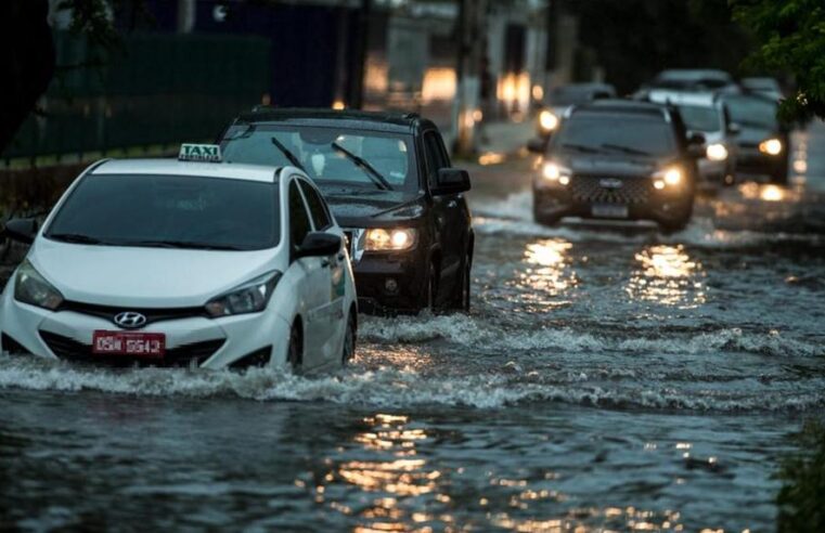 Inmet emite alerta de chuvas intensas para cidades no litoral do Ceará