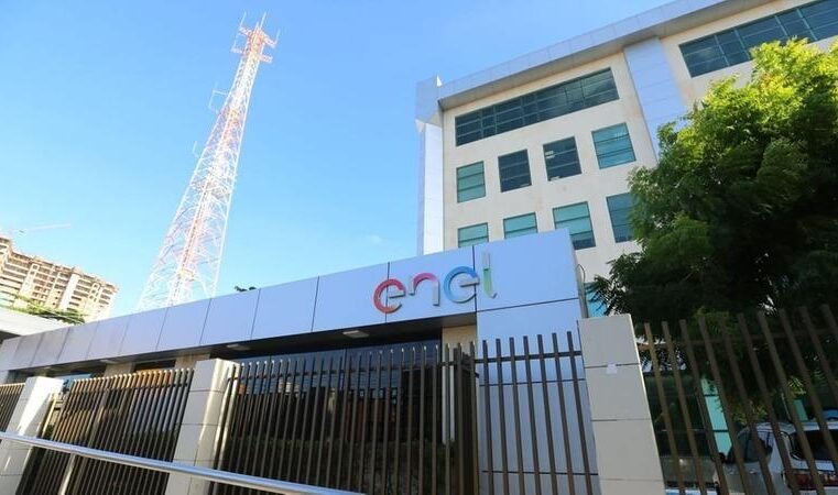 Enel é multada em mais de R$ 28 milhões por demora em atendimentos aos consumidores no Ceará