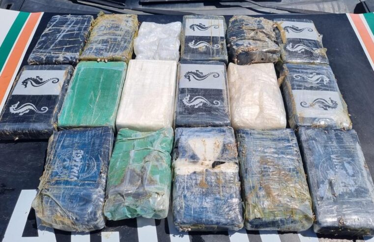 Moradores encontram pacotes de drogas na beira da praia e acionam a Polícia no Ceará