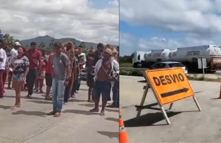 Indígenas Tapeba bloqueiam trecho da BR-222, em Caucaia, em protesto contra obra