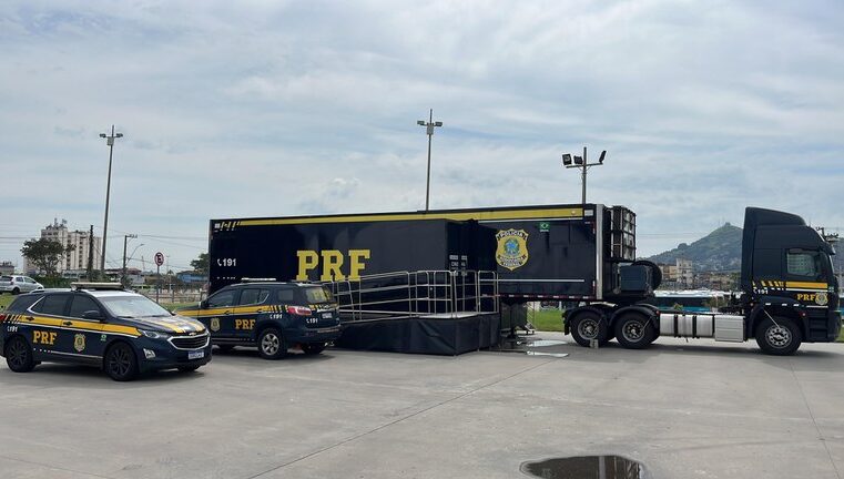 Caucaia recebe Carreta do Cinema Rodoviário da PRF com ações educativas sobre trânsito