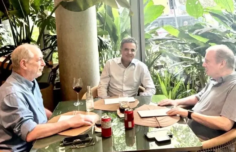 Aécio Neves se reúne com Ciro Gomes e Tasso Jereissati para discutir cenário político do Ceará