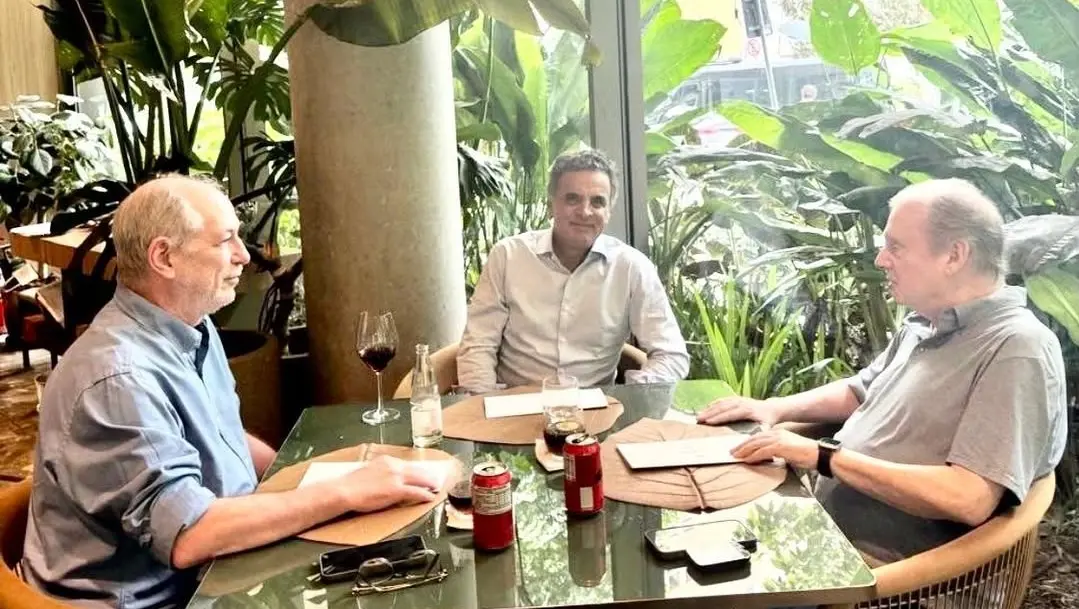 Aécio Neves se reúne com Ciro Gomes e Tasso Jereissati para discutir cenário político do Ceará